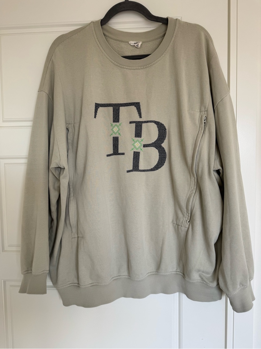 Tajinebanane breastfeeding sweatshirt